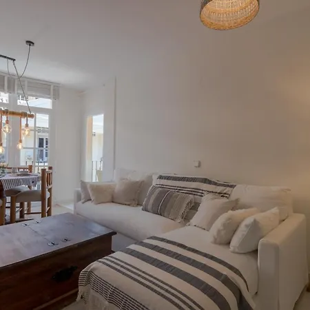 Coastal Chic Centro Apartment *