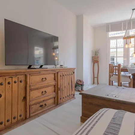Coastal Chic Centro Apartment *
