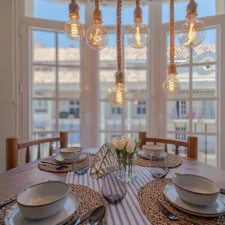 Coastal Chic Centro Apartment *