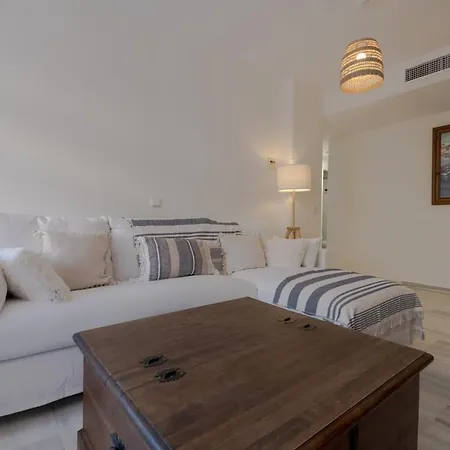 Coastal Chic Centro דירה אסטפונה