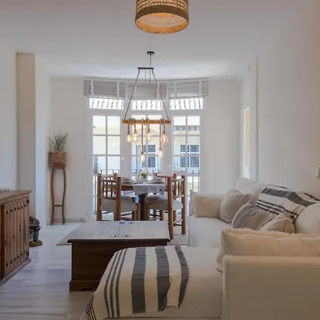 Coastal Chic Centro * אסטפונה