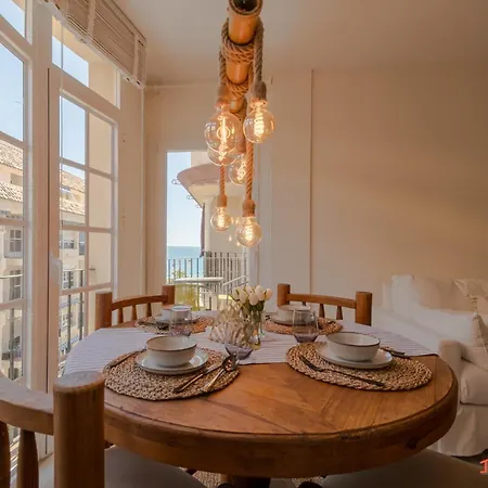 Coastal Chic Centro דירה אסטפונה
